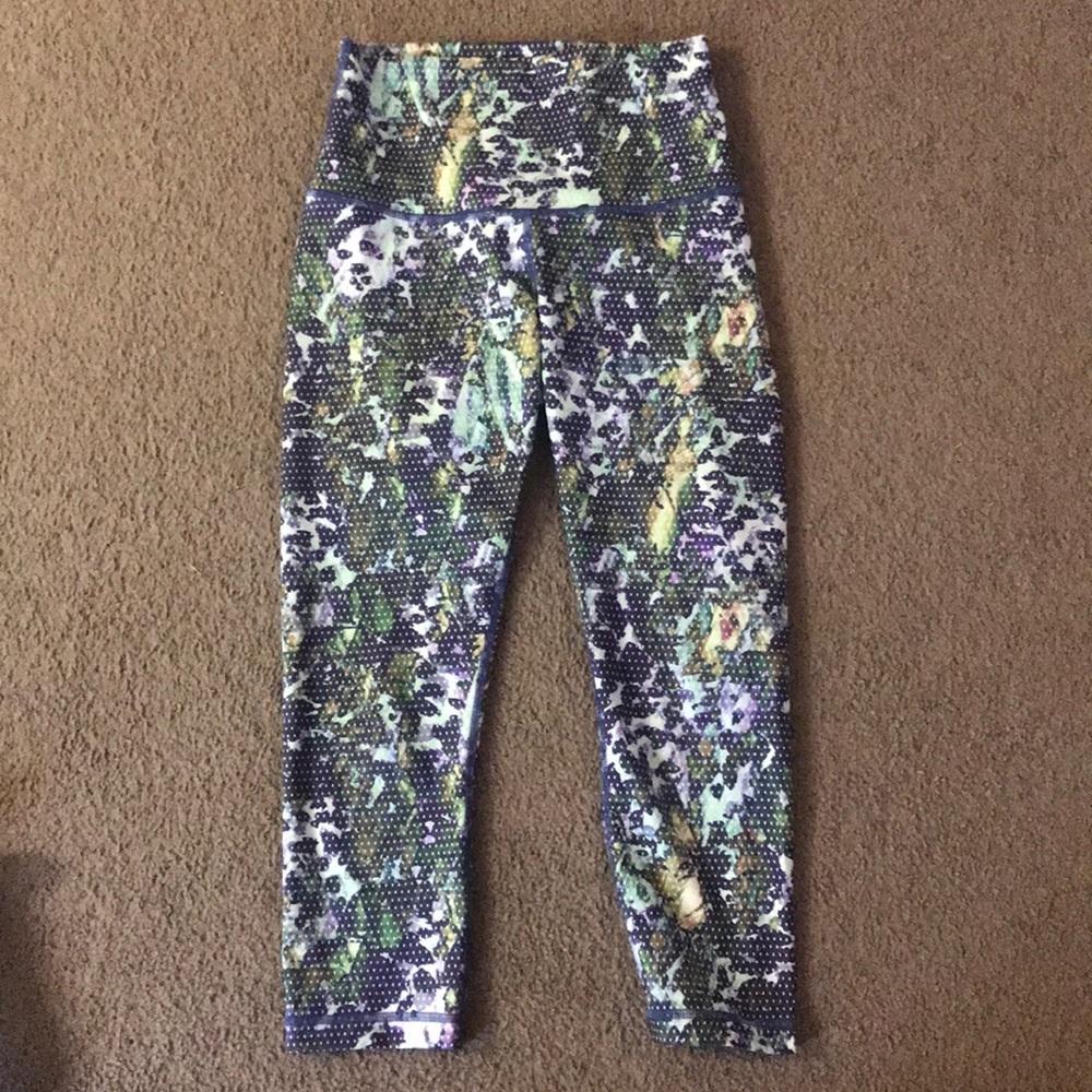 Lululemon leggings can not find size dot